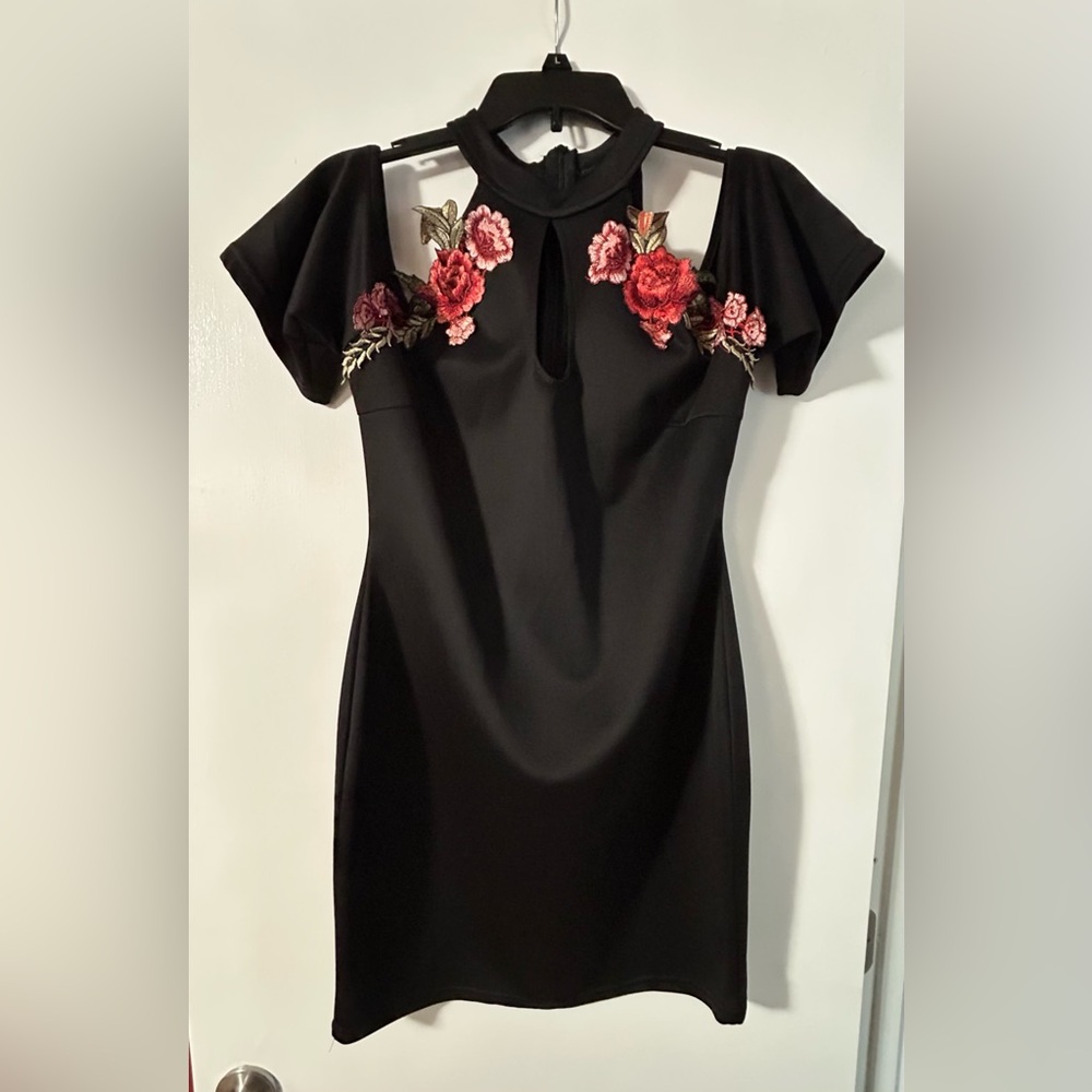 Elegant Black Cold-Shoulder Dress with Floral Embroidery